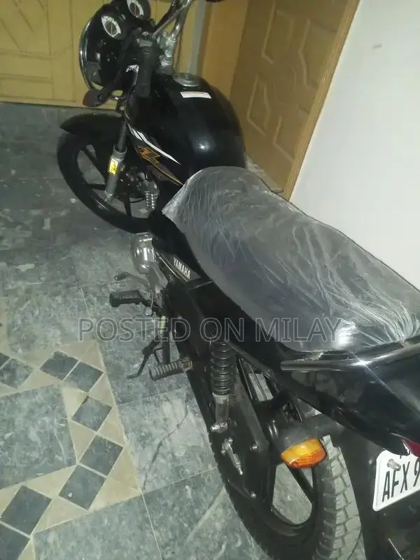 Yamaha YBZ 125 DX Motorcycle - 2021 Model Black