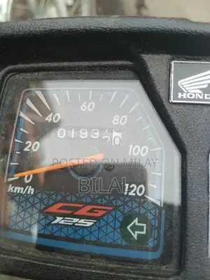 Honda 125cc Motorcycle - Low Mileage Urban Commuter Bike