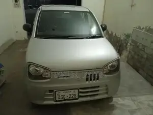 Suzuki Alto: Compact Family Hatchback with Excellent Fuel Efficiency