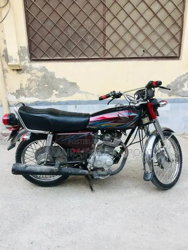 Honda 125 Motorcycle Engine - Fully Functional Single Cylinder