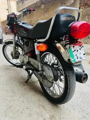 Honda 125 Motorcycle Engine - Fully Functional Single Cylinder