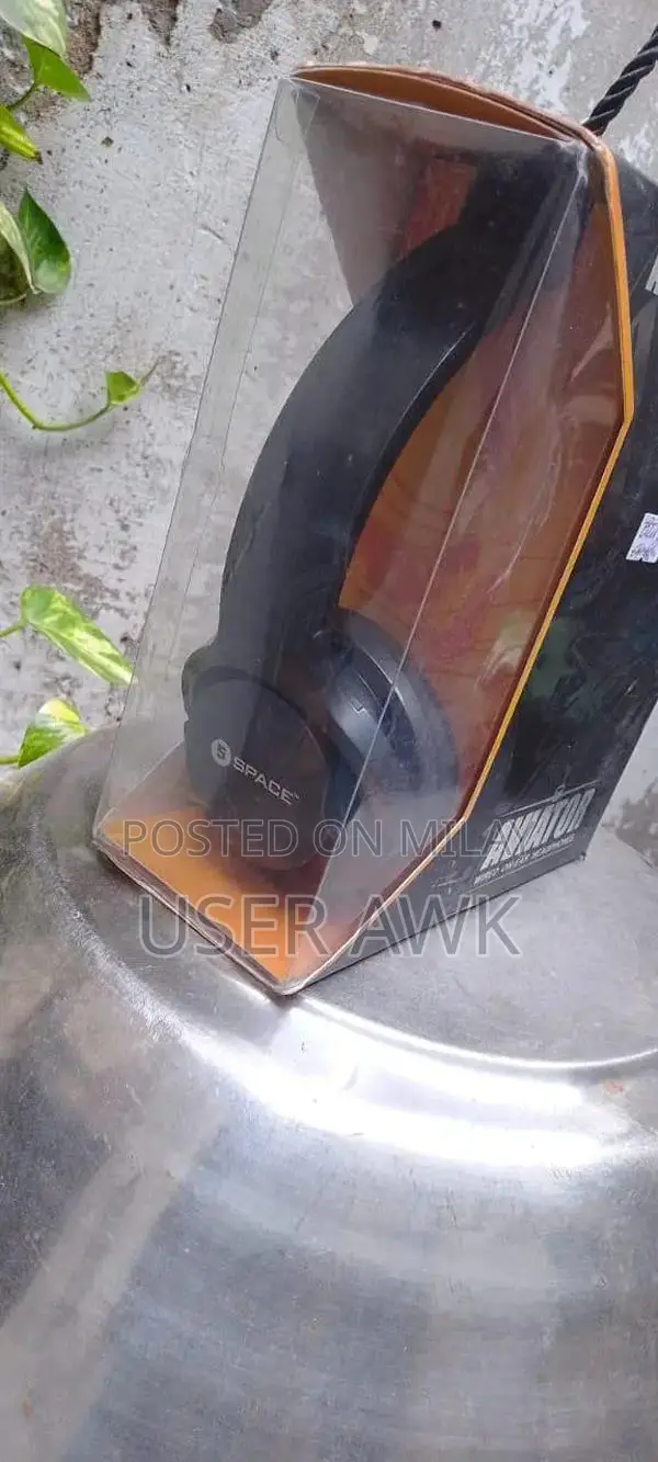 Space Aviator AV-560 Wired On-Ear Headphones with Mic