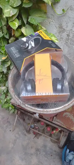 Space Aviator AV-560 Wired On-Ear Headphones with Mic