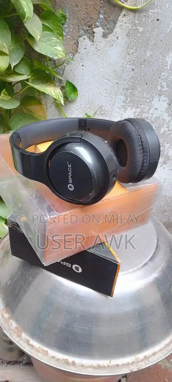 Space Aviator AV-560 Wired On-Ear Headphones with Mic