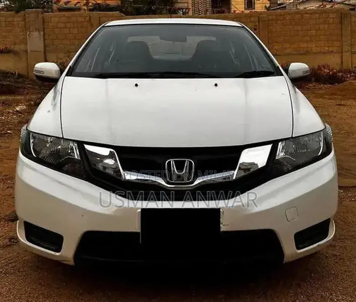 2018 Automatic Vehicle with Pristine Paint and Excellent Condition