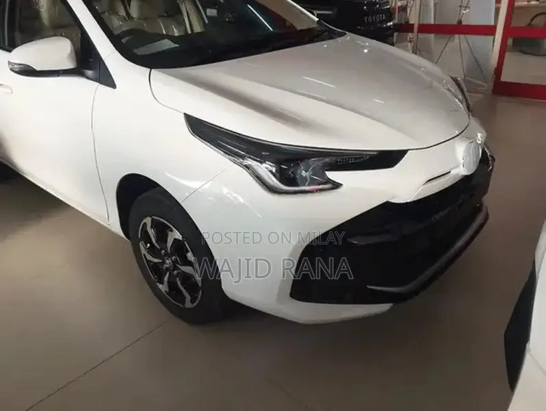 Toyota Yaris GLi Compact Sedan CVT Automatic