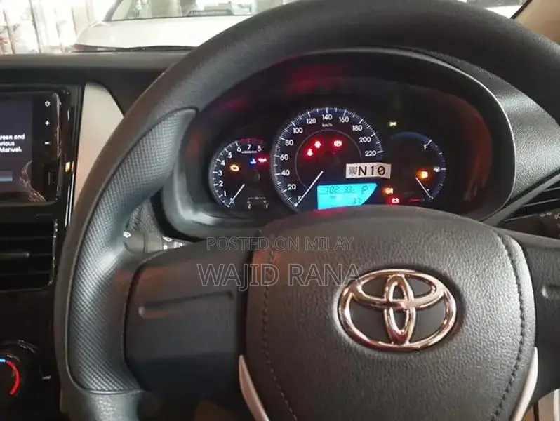 Toyota Yaris GLi Compact Sedan CVT Automatic