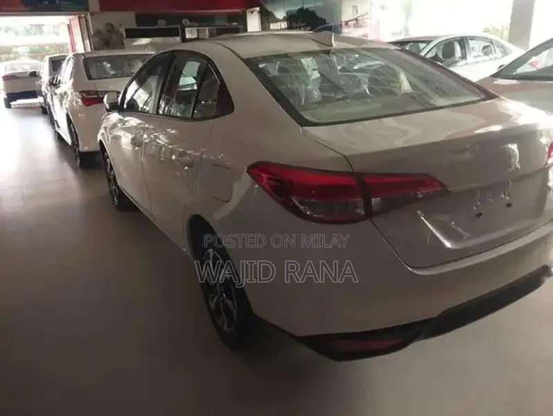 Toyota Yaris GLi Compact Sedan CVT Automatic