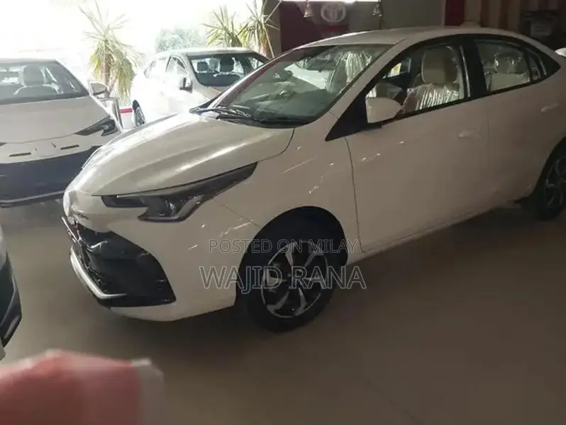 Toyota Yaris GLi Compact Sedan CVT Automatic