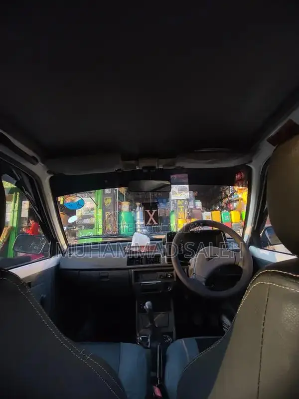 Suzuki Mehran VXR 2005 CNG Sedan - Showroom Condition