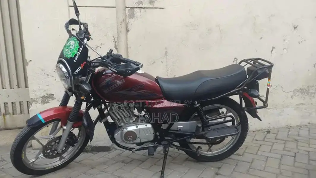 Suzuki GS 150 SE Motorcycle - Black and Red Edition