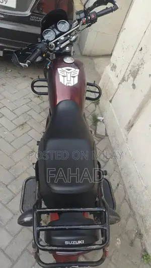 Suzuki GS 150 SE Motorcycle - Black and Red Edition