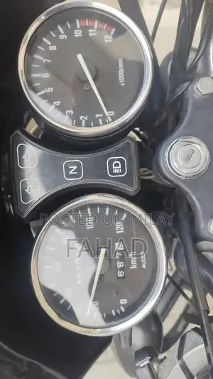 Suzuki GS 150 SE Motorcycle - Black and Red Edition