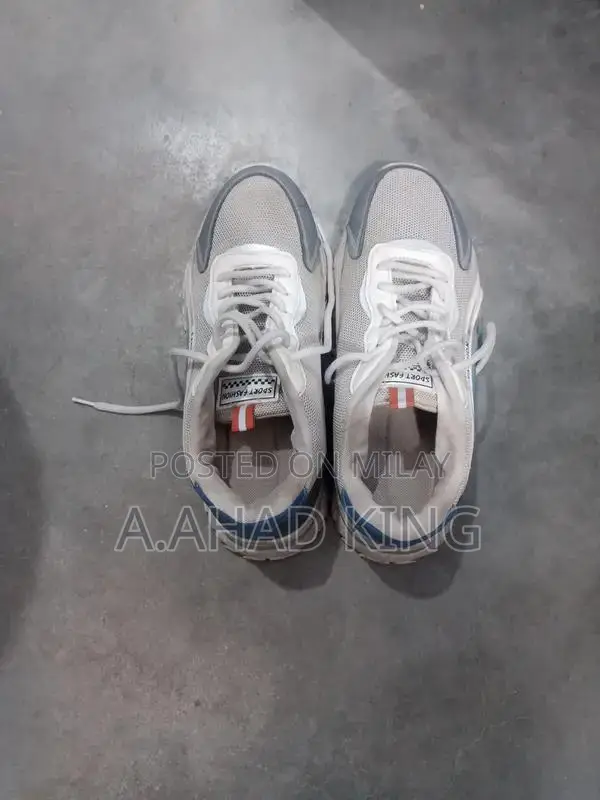 Professional Cricket Sports Performance Shoes