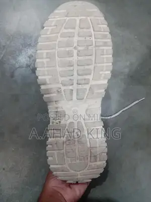 Professional Cricket Sports Performance Shoes