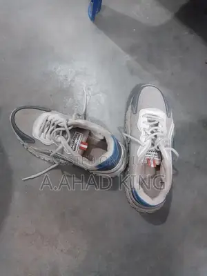 Professional Cricket Sports Performance Shoes