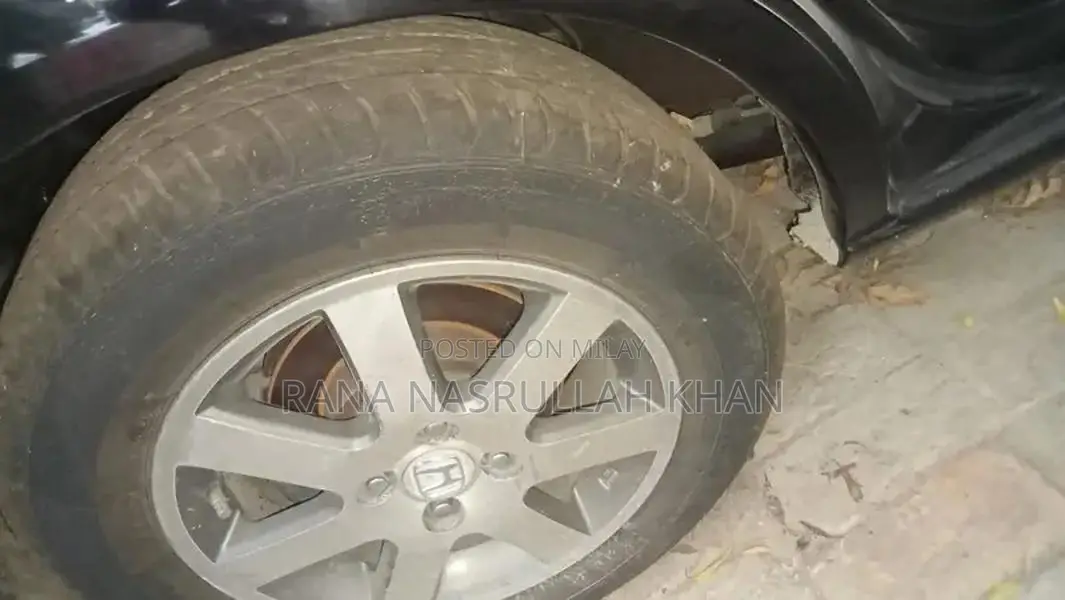 2005 Honda Civic EXi Sedan - Well Maintained Reliable Vehicle