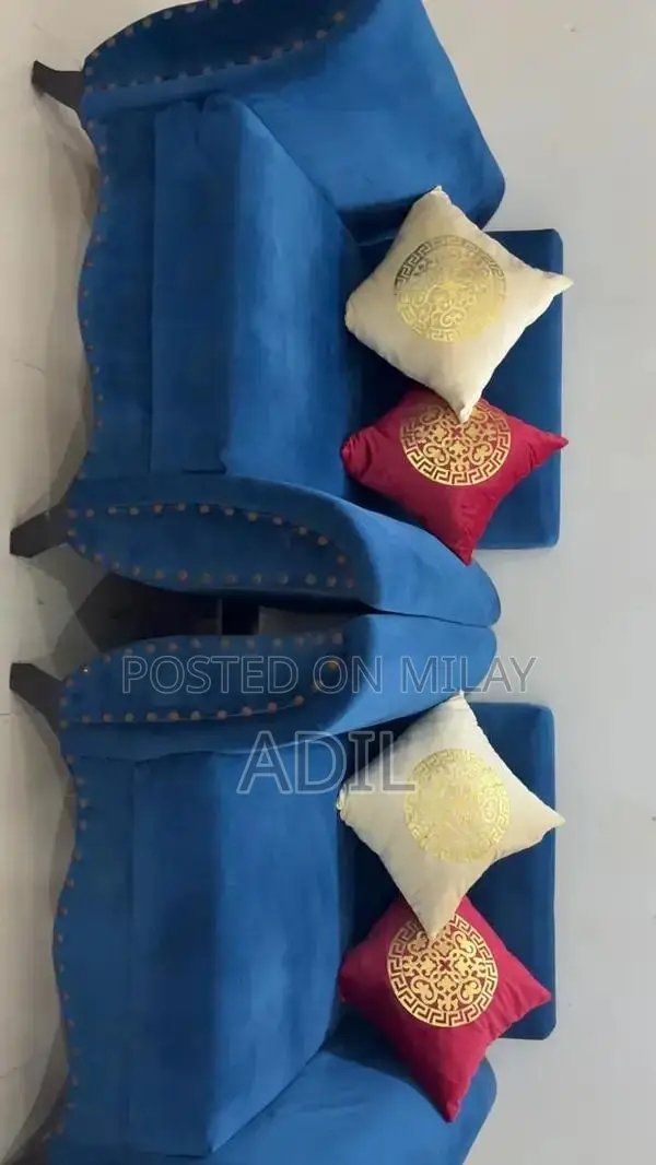 Modern Comfortable Sofa - Stylish Living Room Furniture