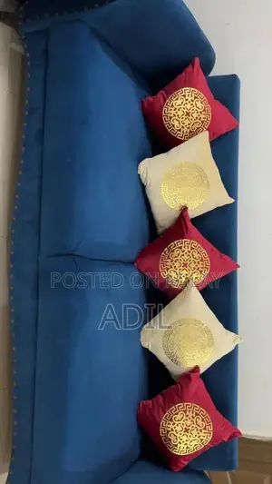 Modern Comfortable Sofa - Stylish Living Room Furniture