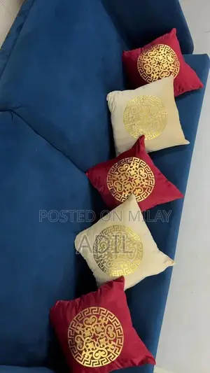 Modern Comfortable Sofa - Stylish Living Room Furniture