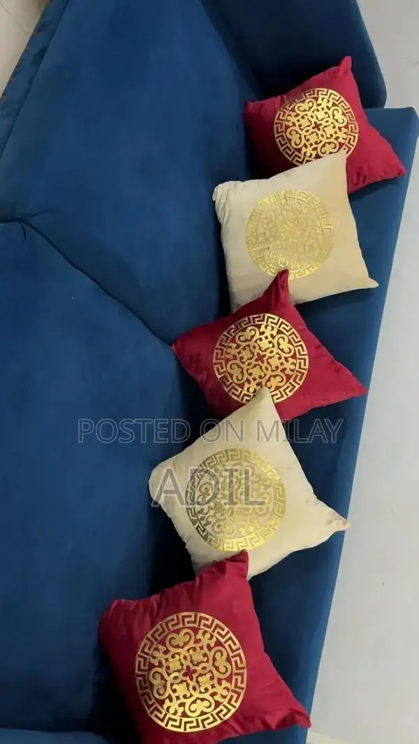 Modern Comfortable Sofa - Stylish Living Room Furniture