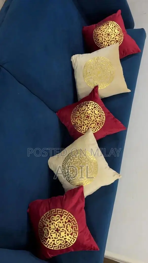 Modern Comfortable Sofa - Stylish Living Room Furniture