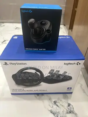 Photo - Logitech G923 Racing Wheel with Pedals and Shifter