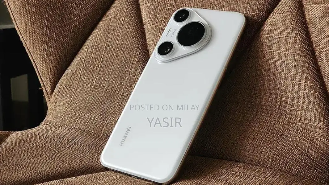 Huawei Pura70 Smartphone Ultra-Light Usage