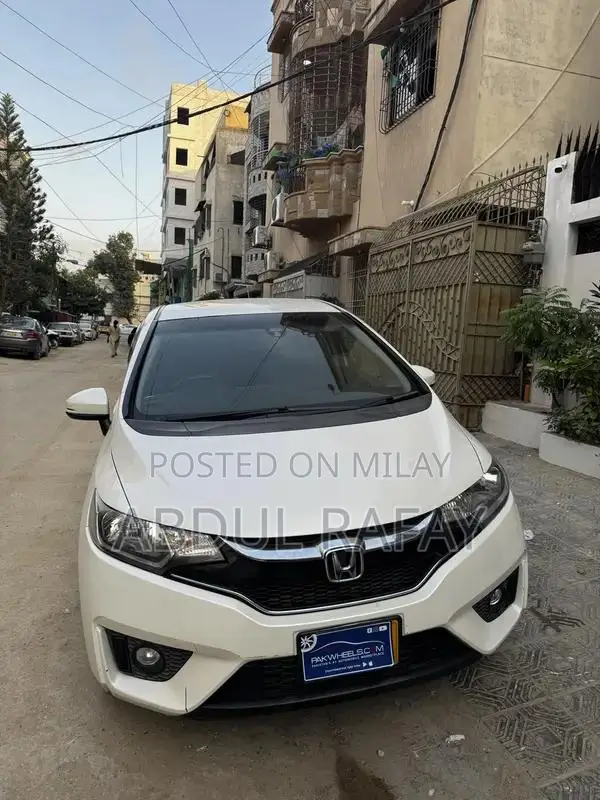 Honda Fit 1.5 Hybrid Pearl White Hatchback