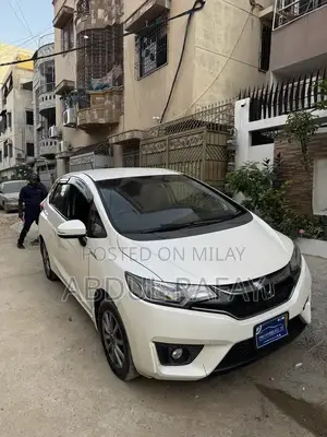 Honda Fit 1.5 Hybrid Pearl White Hatchback