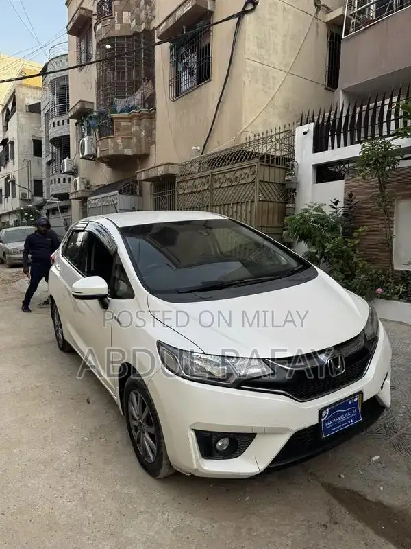 Honda Fit 1.5 Hybrid Pearl White Hatchback