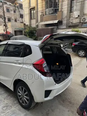Honda Fit 1.5 Hybrid Pearl White Hatchback