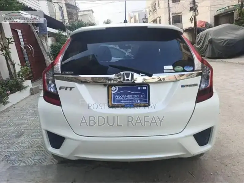 Honda Fit 1.5 Hybrid Pearl White Hatchback
