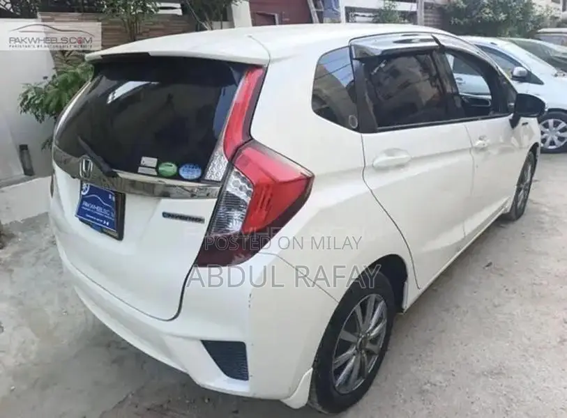 Honda Fit 1.5 Hybrid Pearl White Hatchback