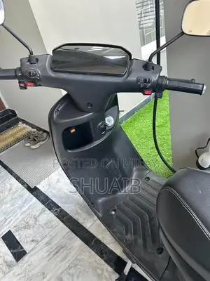 Evee C1 Air Electric Scooter - Low Mileage Urban Commuter