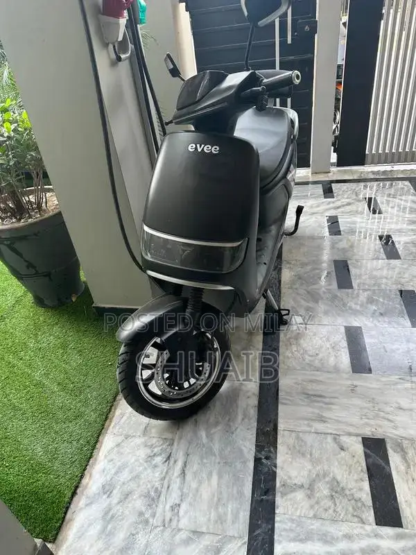 Evee C1 Air Electric Scooter - Low Mileage Urban Commuter