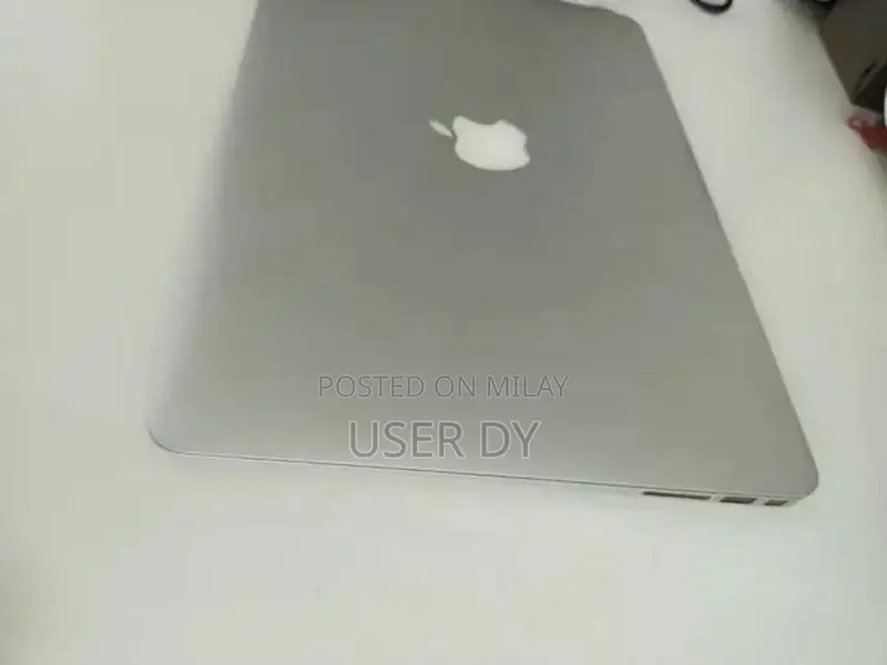 Apple MacBook Air 13-inch 2015 - Intel Core i5, 128GB SSD