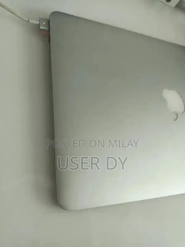 Apple MacBook Air 13-inch 2015 - Intel Core i5, 128GB SSD