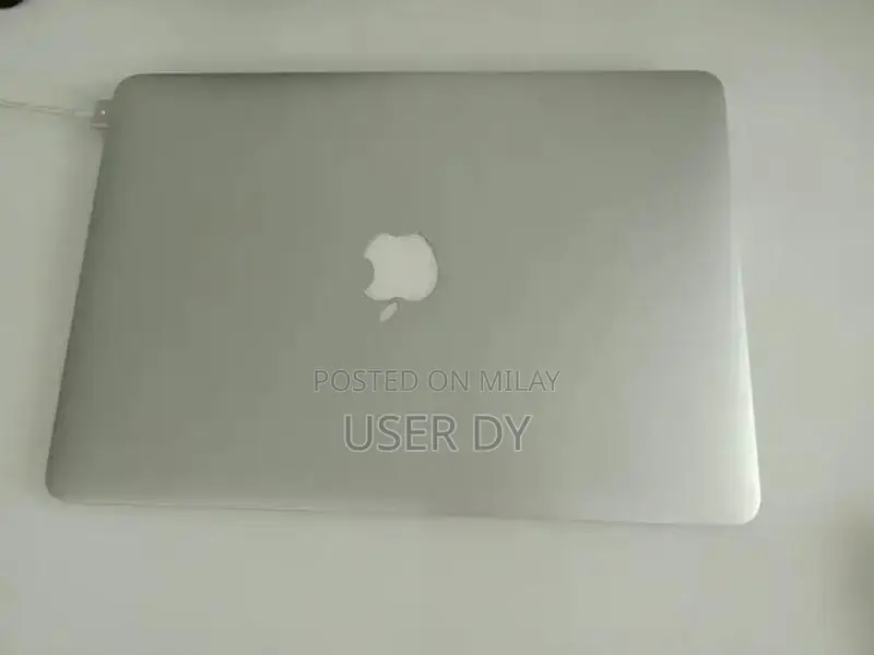 Apple MacBook Air 13-inch 2015 - Intel Core i5, 128GB SSD