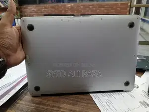 Apple MacBook Air - 8GB RAM, 121GB Flash Storage, Intel Graphics