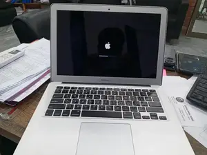 Apple MacBook Air - 8GB RAM, 121GB Flash Storage, Intel Graphics