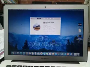 Apple MacBook Air - 8GB RAM, 121GB Flash Storage, Intel Graphics