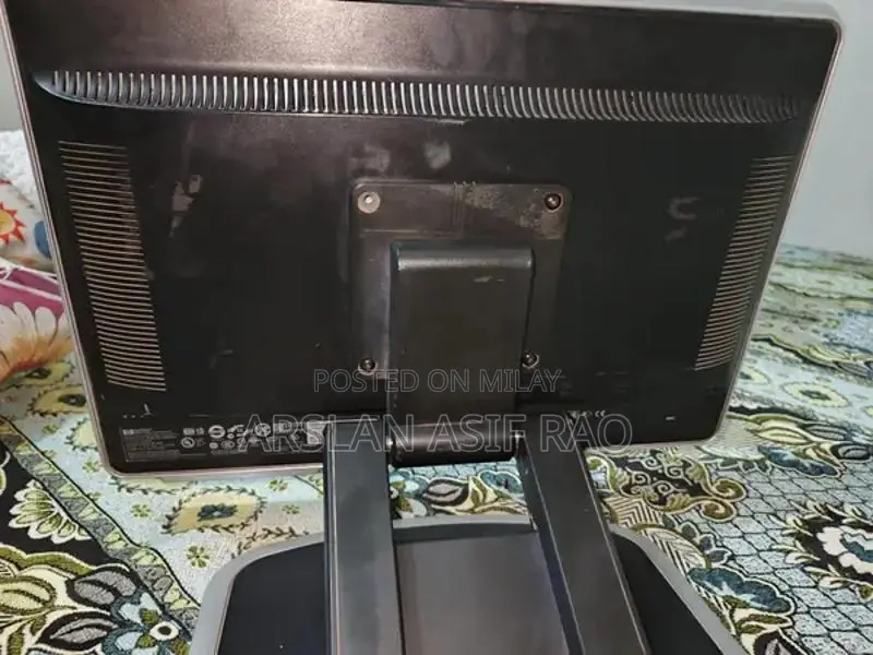 HP w1907 19-inch Widescreen LCD Monitor