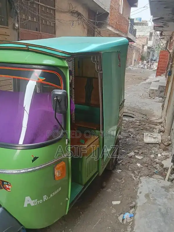 2025 Asian Rickshaw Urban Mobility Vehicle