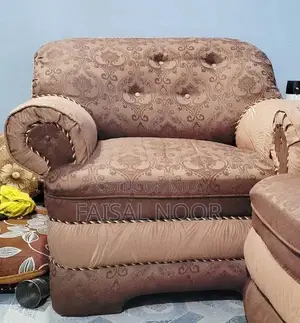 Photo - 5-Seat Living Room Sofa Set in Excellent Condition