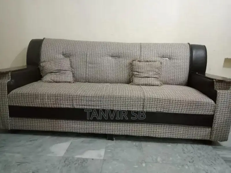 5 Seater Living Room Sofa in Good Condition