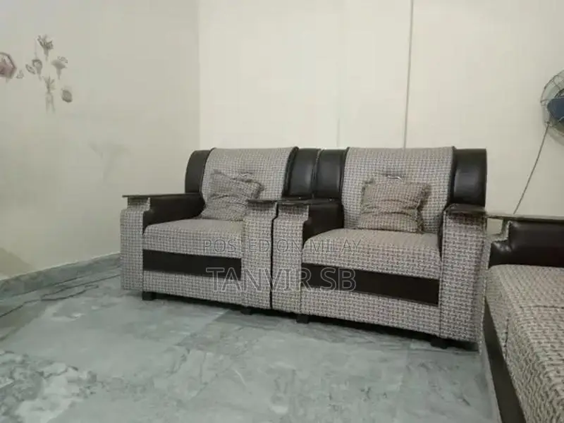 5 Seater Living Room Sofa in Good Condition