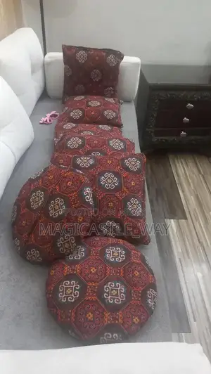 Photo - Mixed Shape Home Decorative Cushion Set - 5 Square and 2 Round Pillows