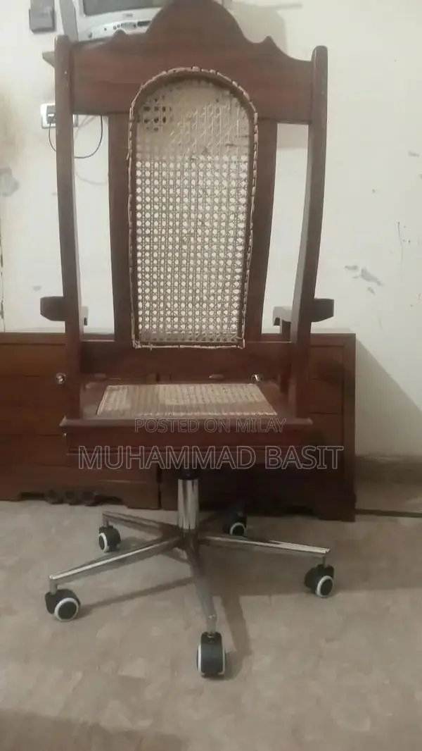 Adjustable Height Wooden Rolling Office Chair with Wheels