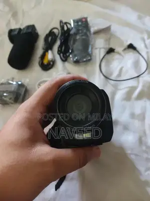 High-Definition Digital Handy Cam with Detachable Microphone